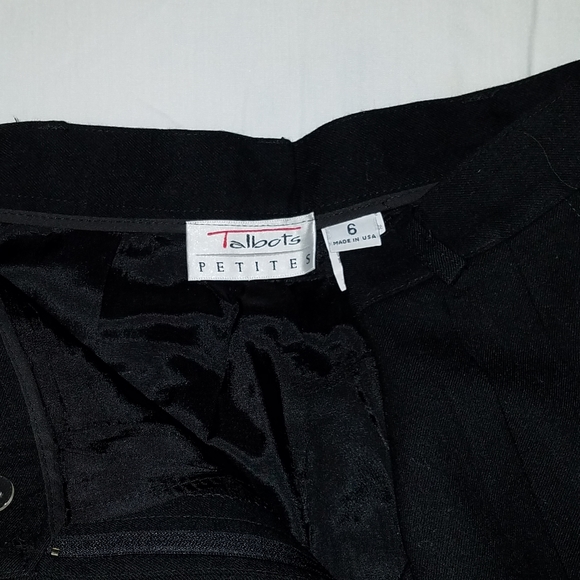 Shorts - Picture 3 of 3